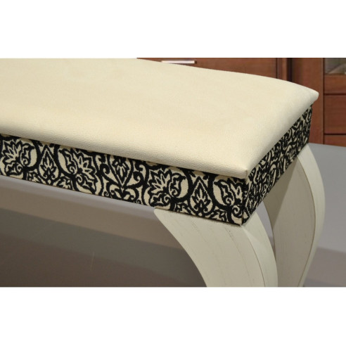 Pie de cama beige y estampado 126 cm.
