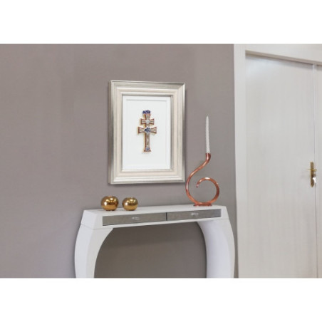 Cuadro con Cruz de Caravaca pedrería marco marfil-plata