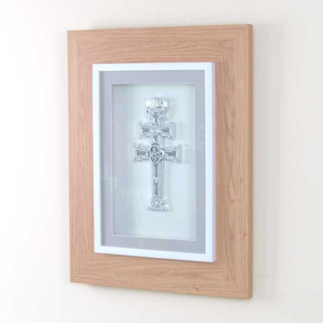 Cuadro con Cruz de Caravaca Plata y marco Roble