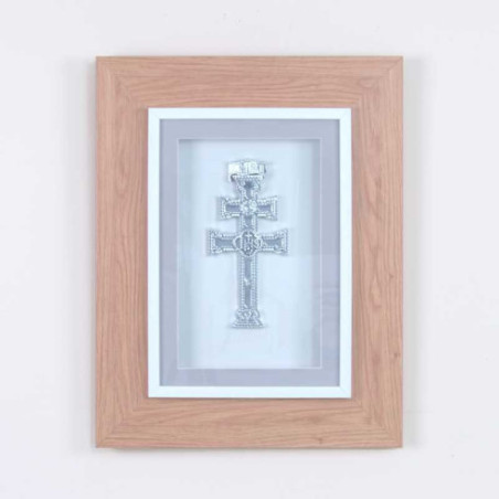 Cuadro con Cruz de Caravaca Plata y marco Roble